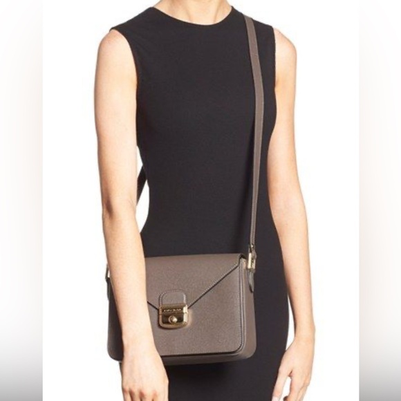 Longchamp Handbags - Like New! Longchamp Pink Crossbody Bag